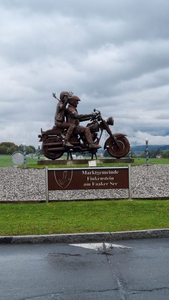 photo_5816449105898095062_y